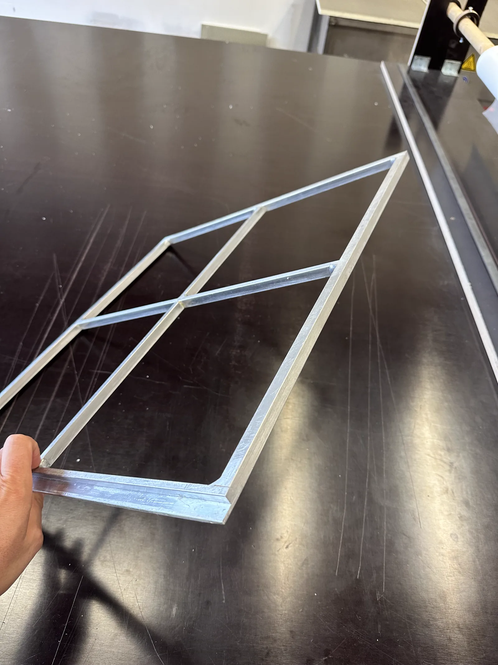 Aluminium-Siebrahmen mit Zwischenstreben aus der FRÖHLICH Siebwerkstatt